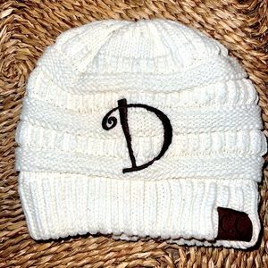 MONOGRAM ‘D’ CC BEANIE